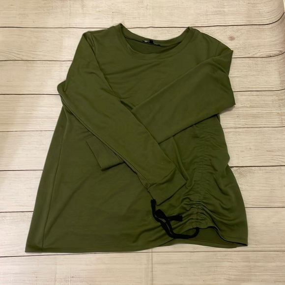 EUC Women’s Relativity Green Ruched Side Sweatshirt in XL​​ - Picture 1 of 5
